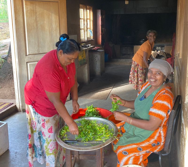 De kok van Home of Hope bereidt lunch en diner